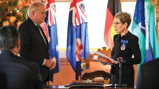 فرماندار نیو ساوت ولز نماینده پادشاه چارلز سوم در ایالت نیو ساوت ولز است. به روشی مشابه با فرماندار کل استرالیا در سطح ملی، فرمانداران ایالات استرالیا وظایف قانون اساسی و تشریفاتی را در سطح ایالتی انجام می دهند.