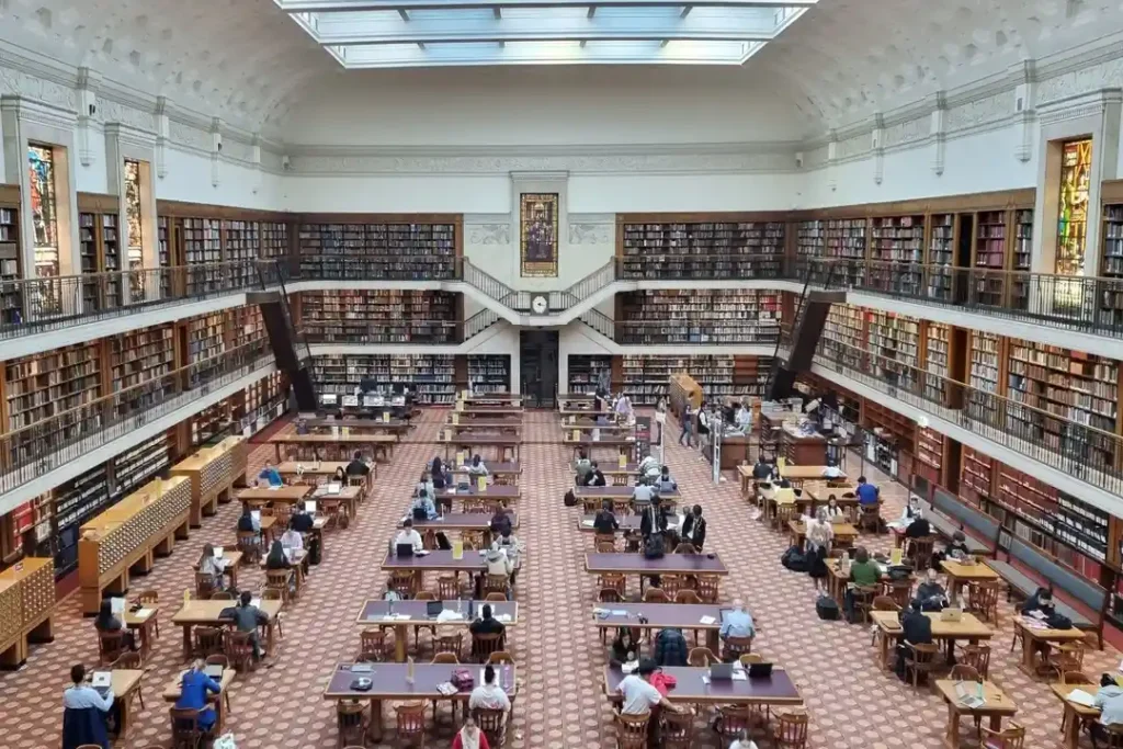 alt="سالن مطالعه Mitchell Reading Room در کتابخانه ایالتی نیو ساوت ولز سیدنی"